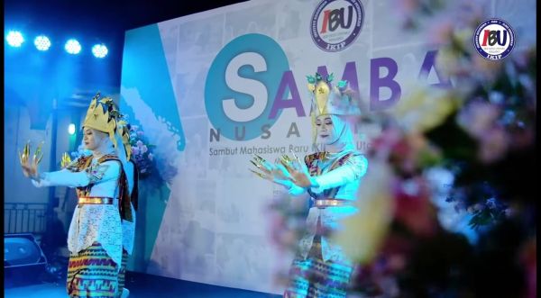 Mahasiswa Program Pertukaran Mahasiswa Merdeka FKIP UM Metro Tampilkan Tarian Lampung di IKIP Budi Utomo Malang